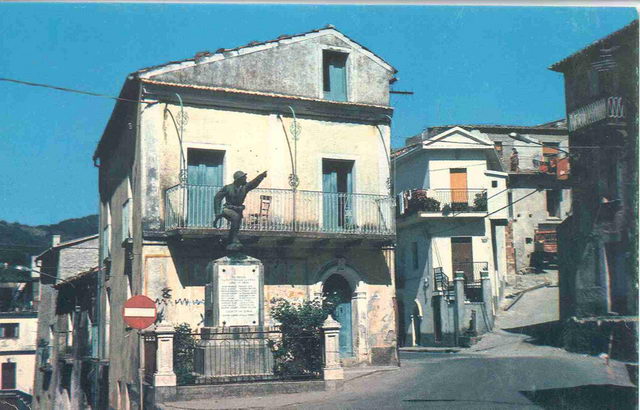 Piazza Italia 1